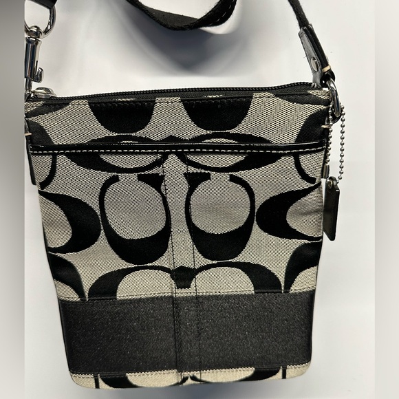 Coach crossbody - Picture 2 of 3